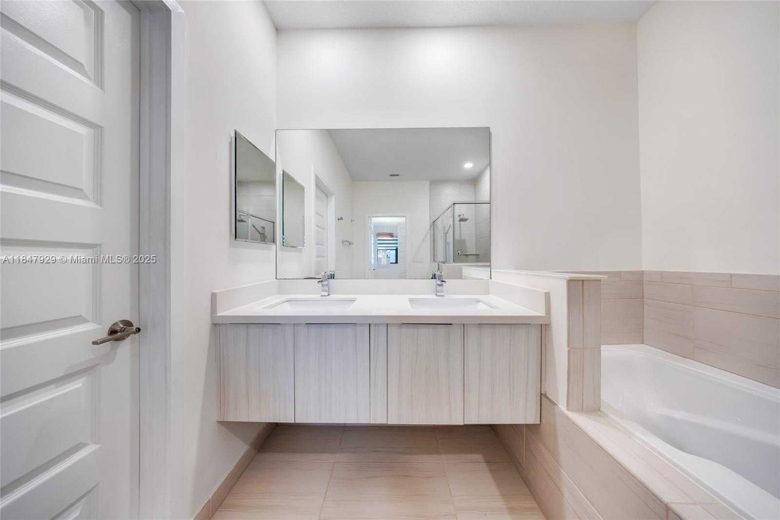 Small Image of 7868 NORTH WEST 104TH CT, Doral Number 31