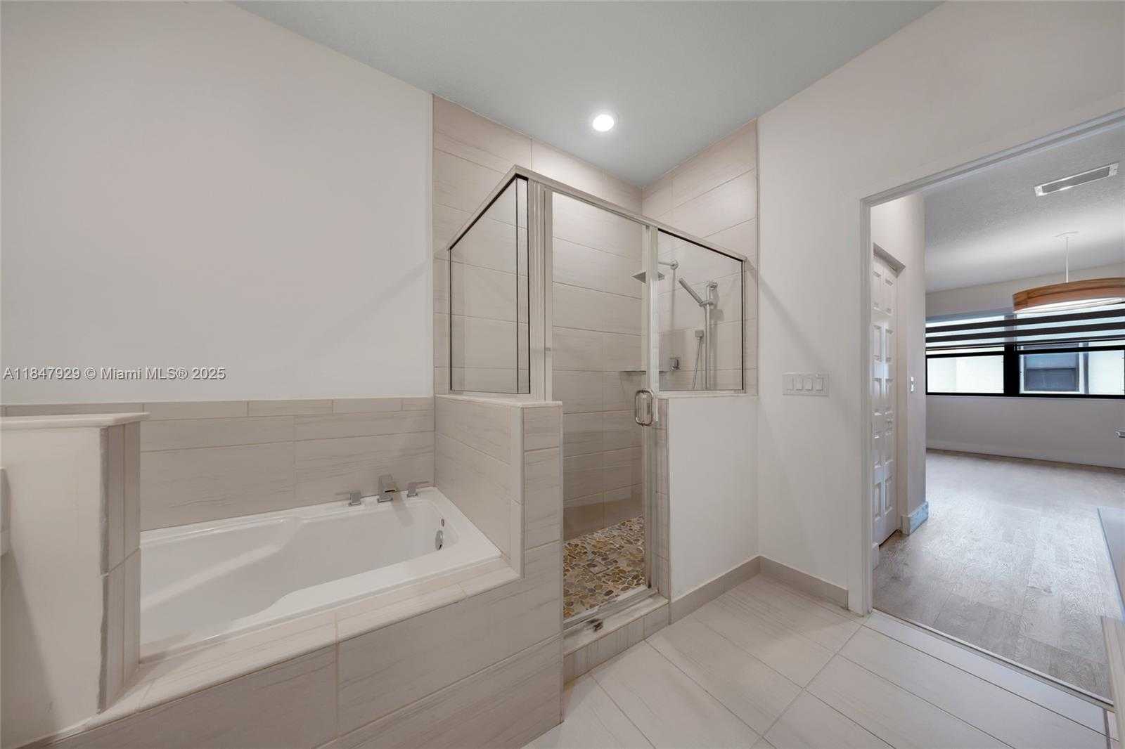 Small Image of 7868 NORTH WEST 104TH CT, Doral Number 32