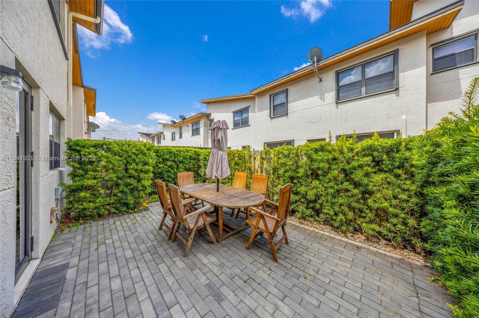 Small Image of 7868 NORTH WEST 104TH CT, Doral Number 4