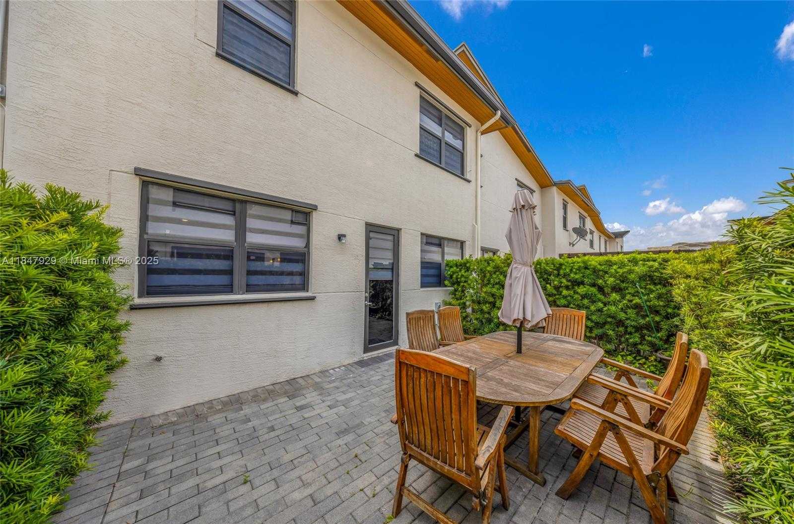 Small Image of 7868 NORTH WEST 104TH CT, Doral Number 5