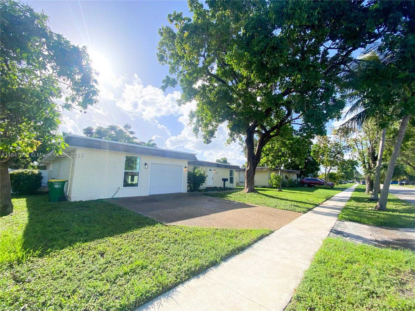 Small Image of 7805 NORTH WEST 67TH AVE #7805, Tamarac Number 2