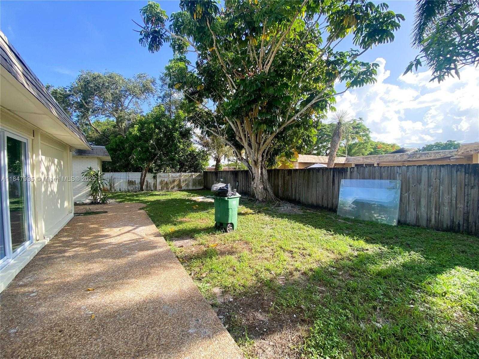 Small Image of 7805 NORTH WEST 67TH AVE #7805, Tamarac Number 29