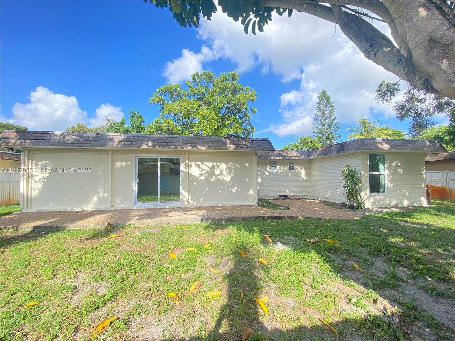 Small Image of 7805 NORTH WEST 67TH AVE #7805, Tamarac Number 30