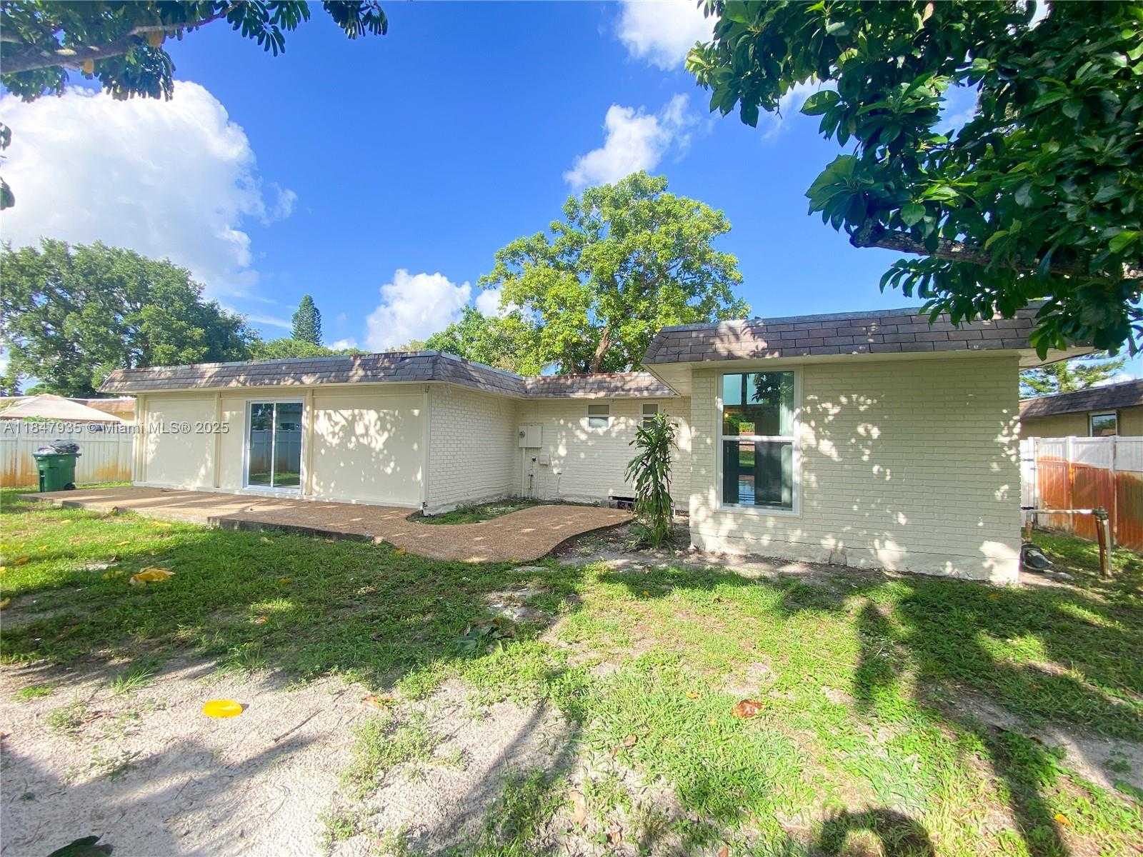 Small Image of 7805 NORTH WEST 67TH AVE #7805, Tamarac Number 31