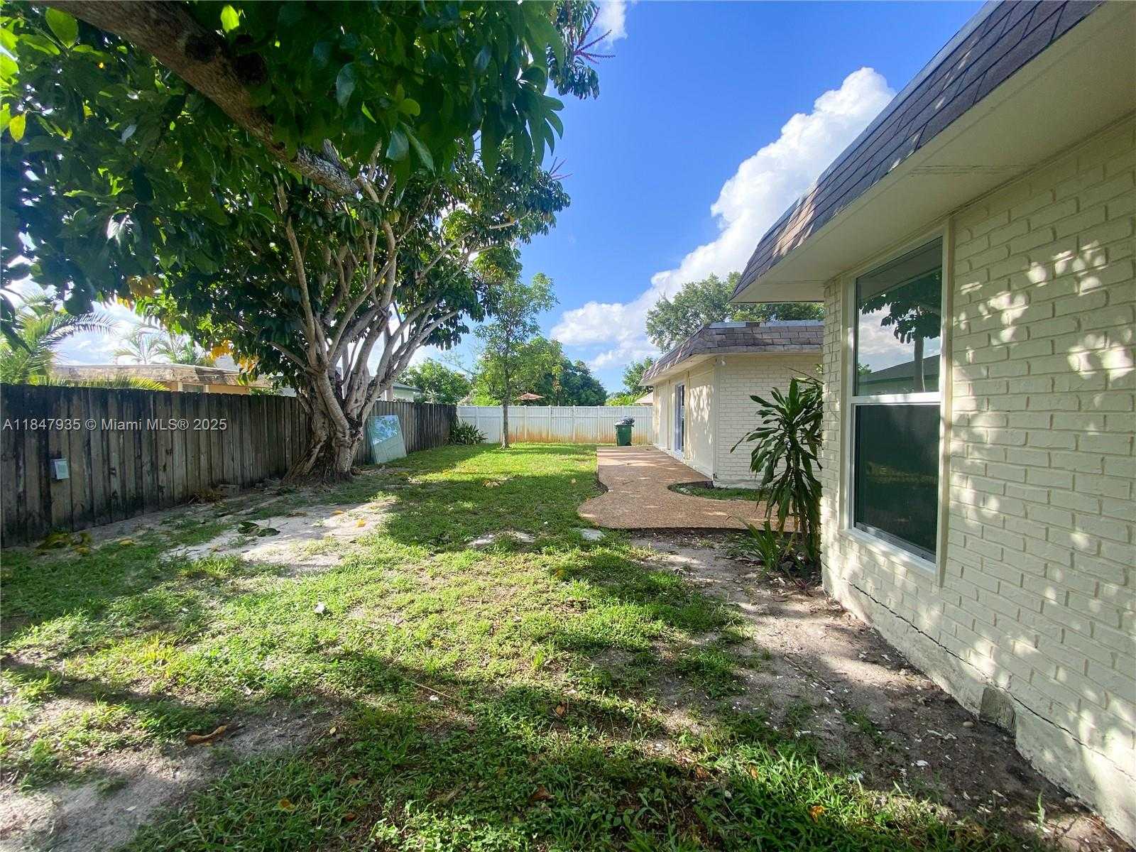 Small Image of 7805 NORTH WEST 67TH AVE #7805, Tamarac Number 41