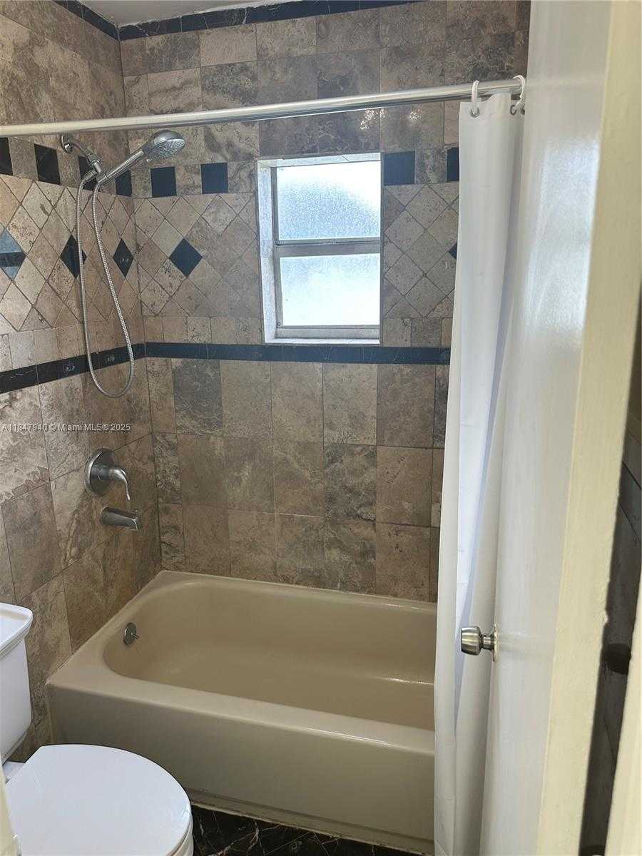 Small Image of 19551 NORTH WEST 57TH PL, Hialeah Number 10