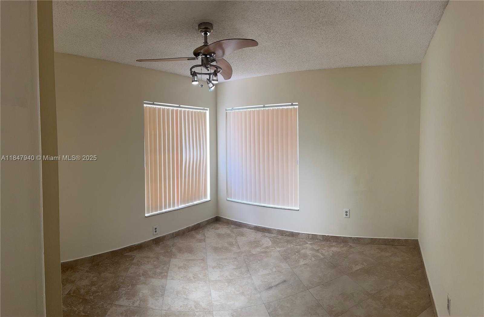 Small Image of 19551 NORTH WEST 57TH PL, Hialeah Number 11