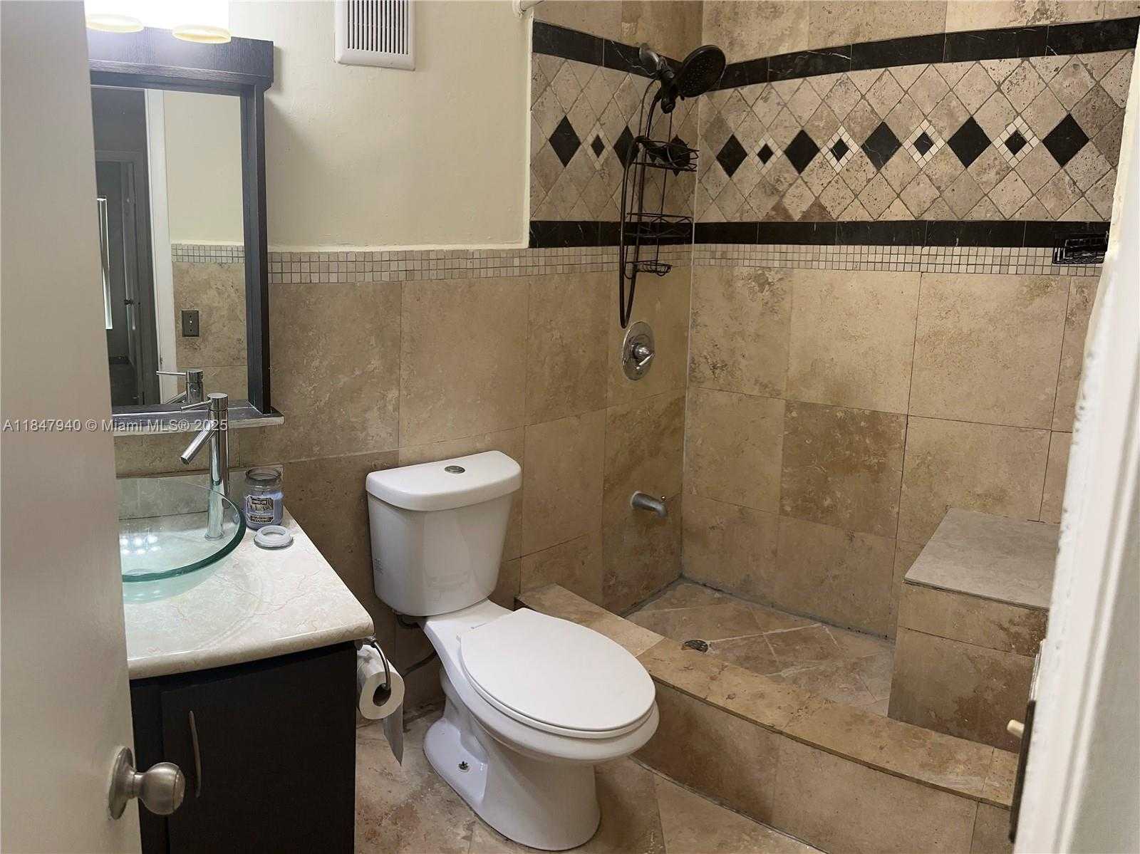 Small Image of 19551 NORTH WEST 57TH PL, Hialeah Number 14