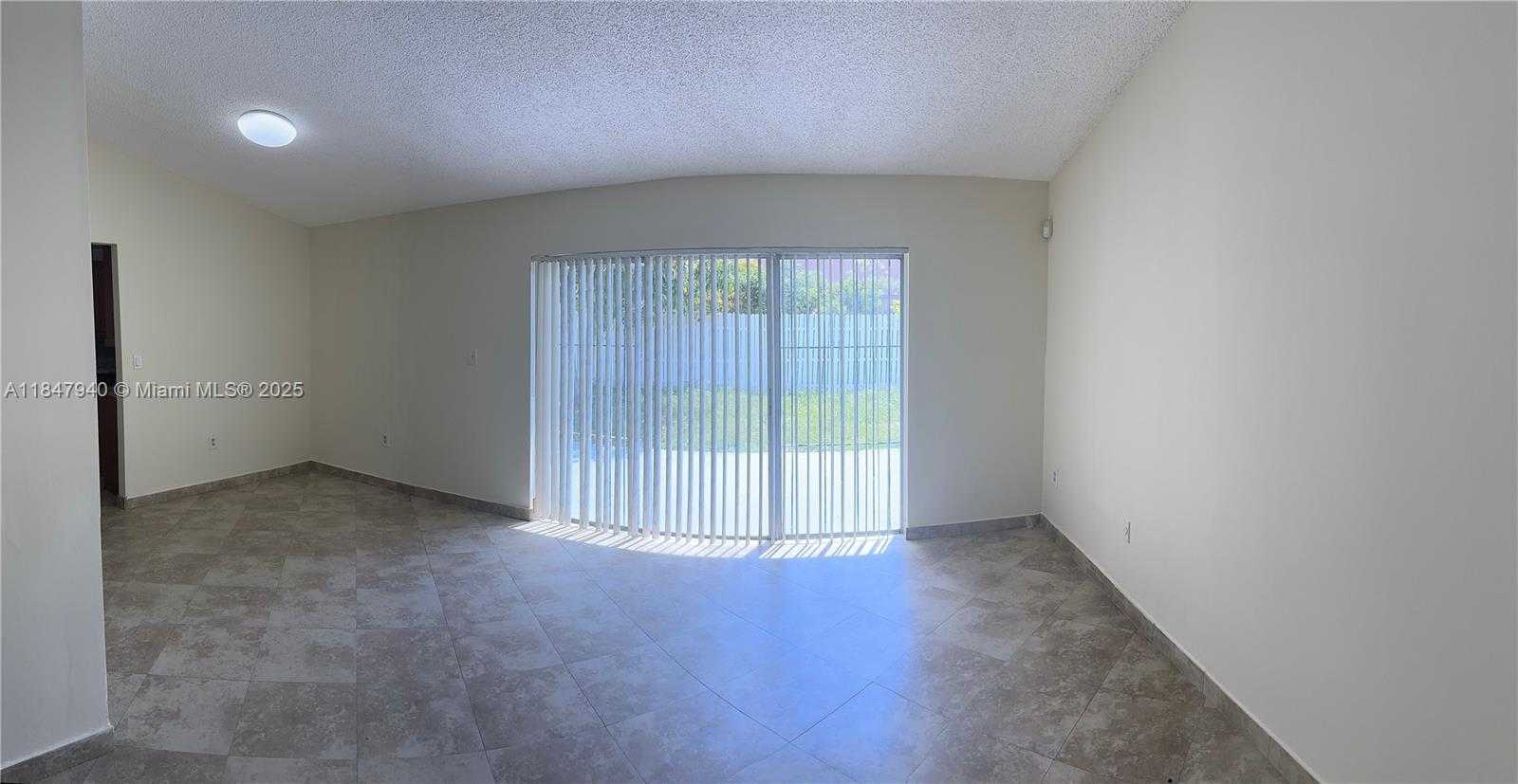 Small Image of 19551 NORTH WEST 57TH PL, Hialeah Number 4