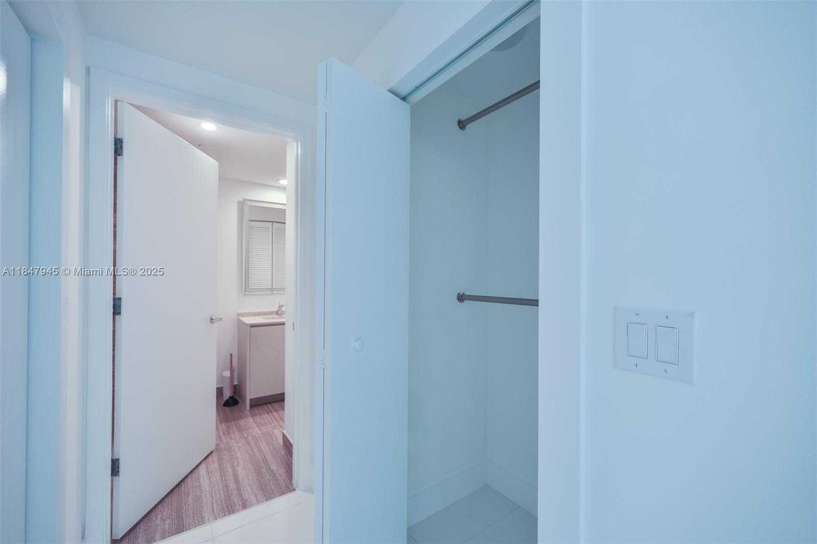 Small Image of 1010 BRICKELL AVE #3107, Miami Number 11
