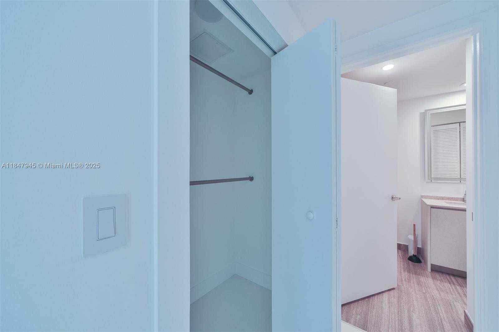 Small Image of 1010 BRICKELL AVE #3107, Miami Number 12