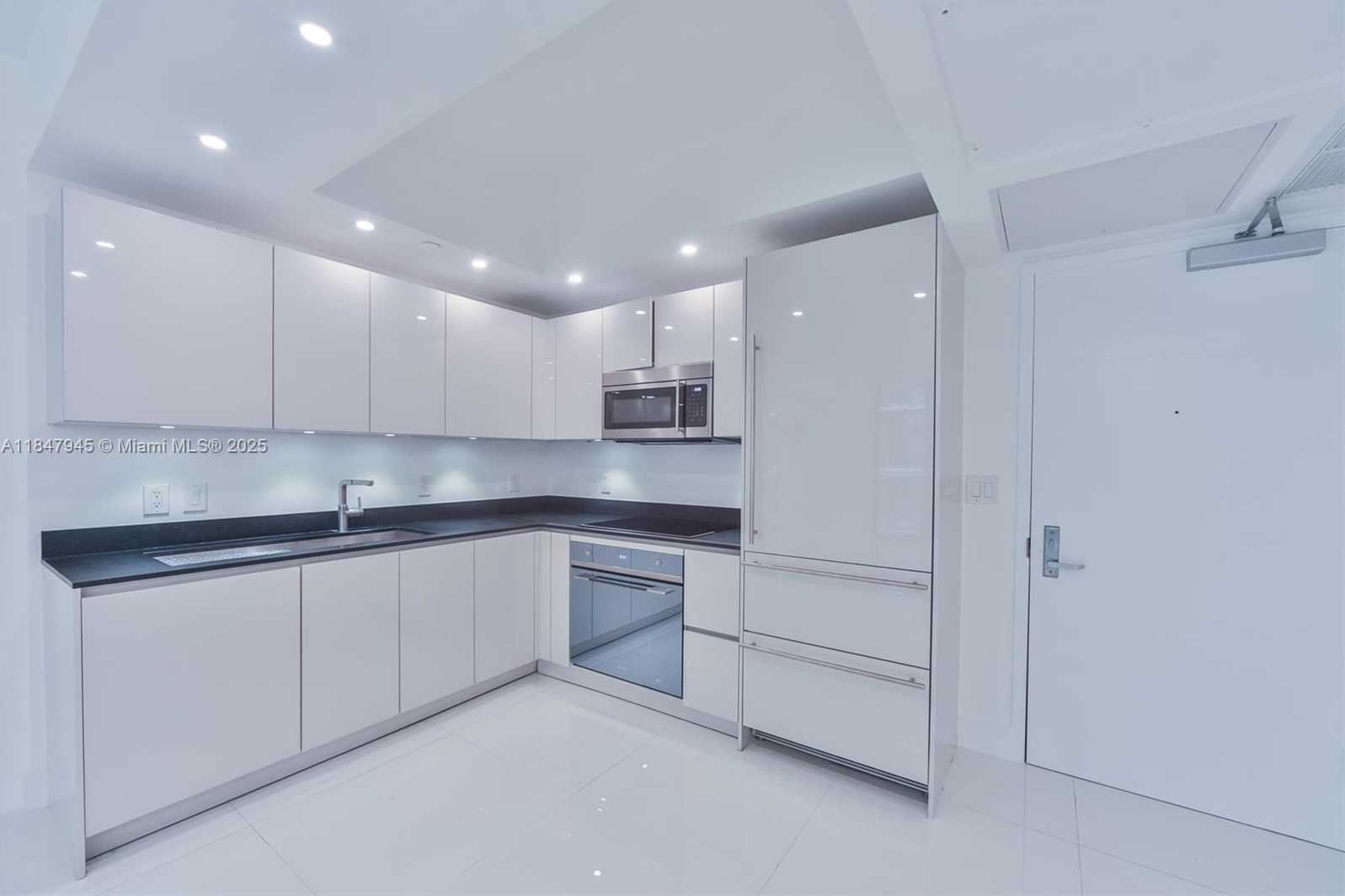 Small Image of 1010 BRICKELL AVE #3107, Miami Number 2
