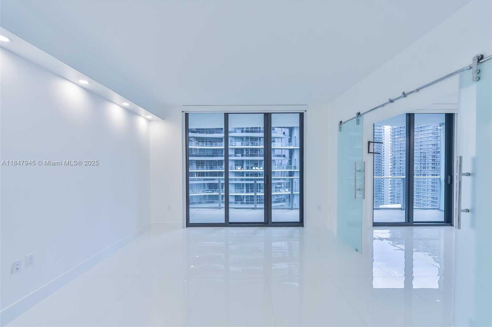Small Image of 1010 BRICKELL AVE #3107, Miami Number 4