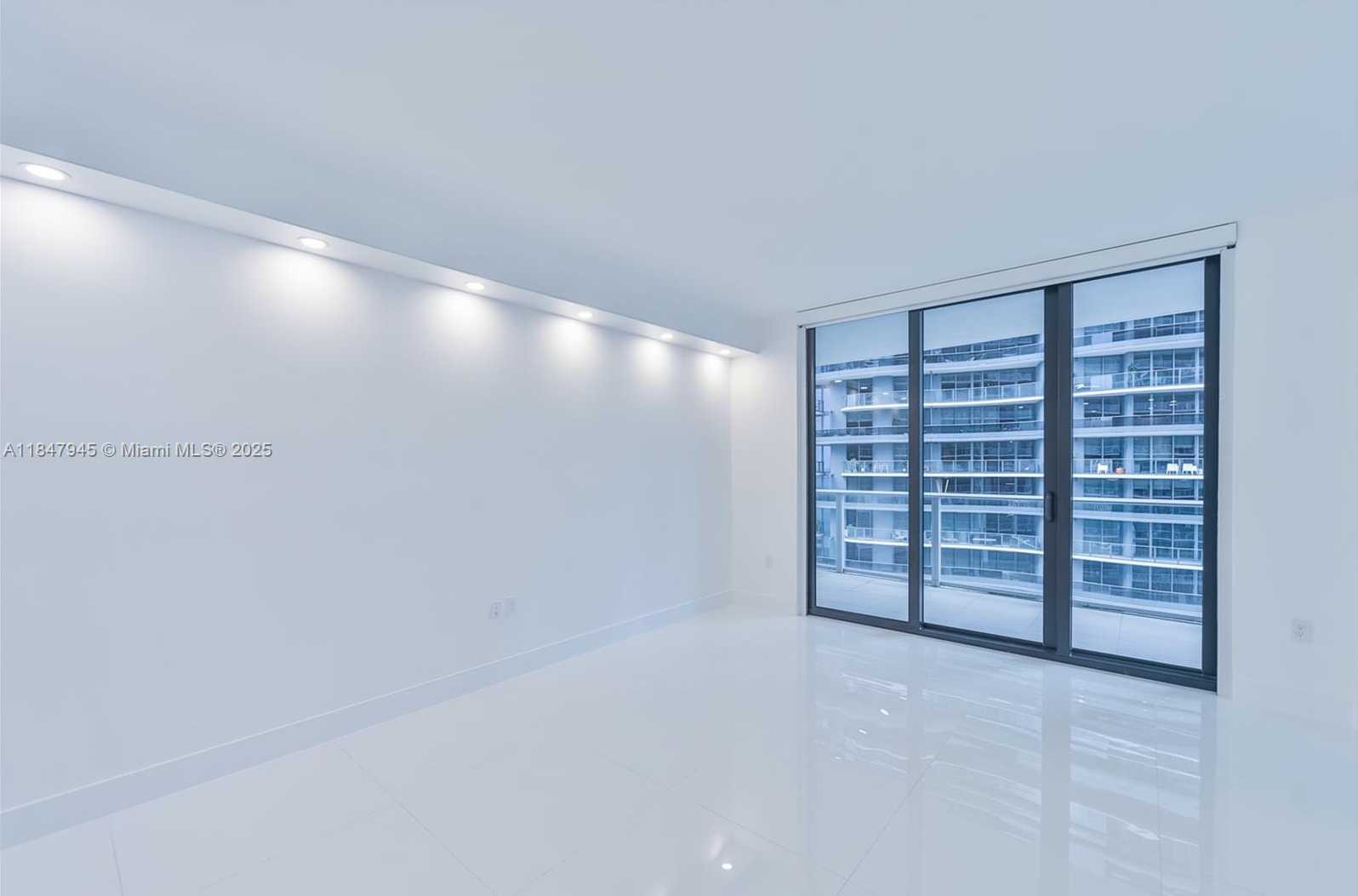Small Image of 1010 BRICKELL AVE #3107, Miami Number 5
