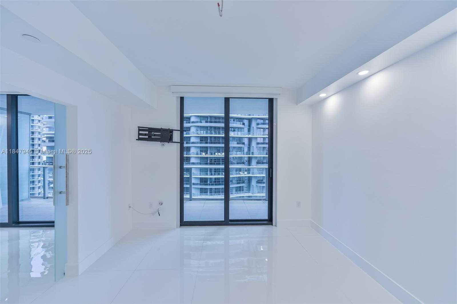Small Image of 1010 BRICKELL AVE #3107, Miami Number 9