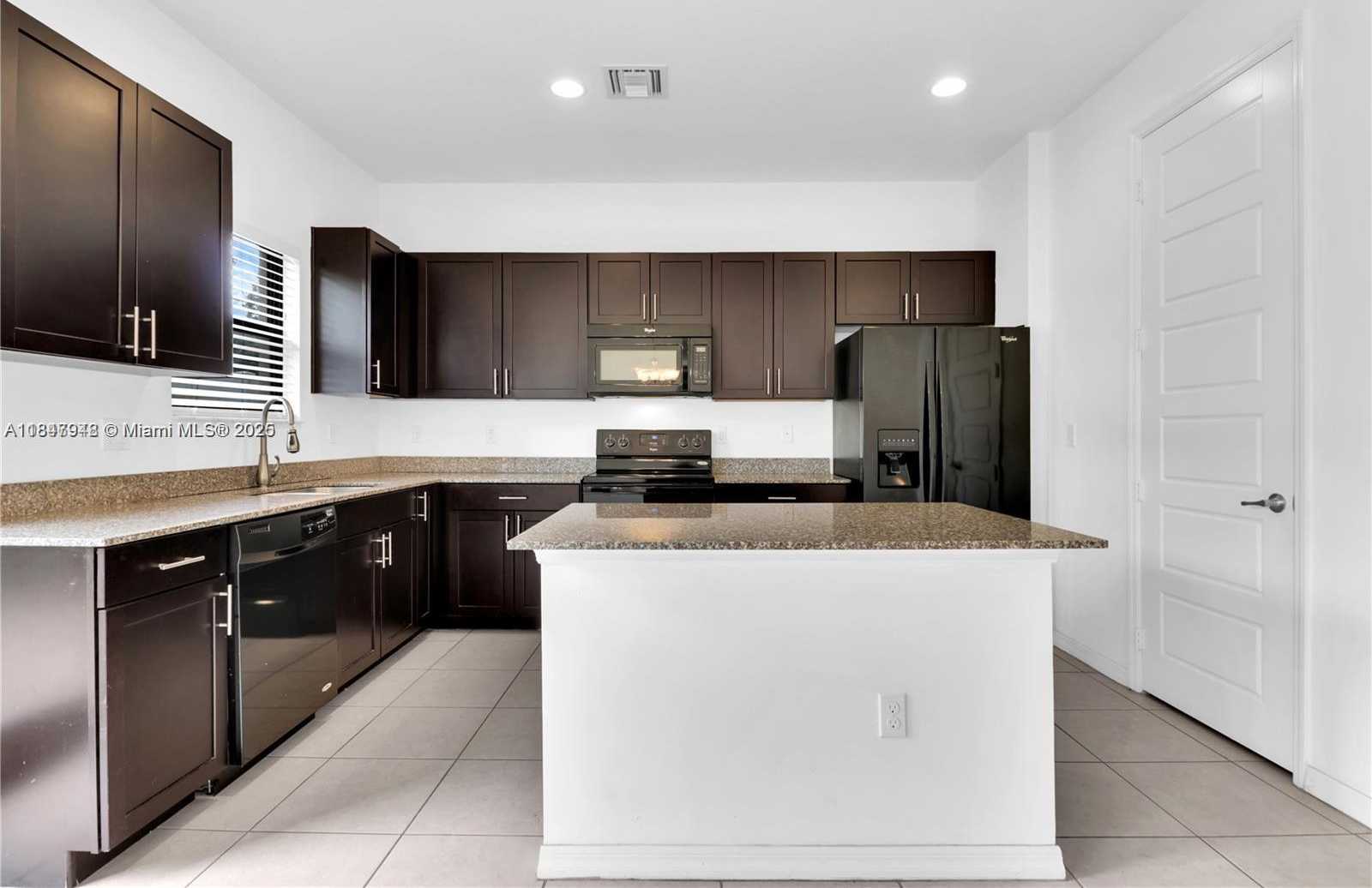 Small Image of 673 NORTH EAST 191ST ST, Miami Number 10