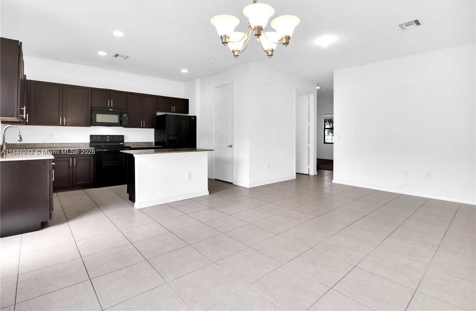 Small Image of 673 NORTH EAST 191ST ST, Miami Number 12