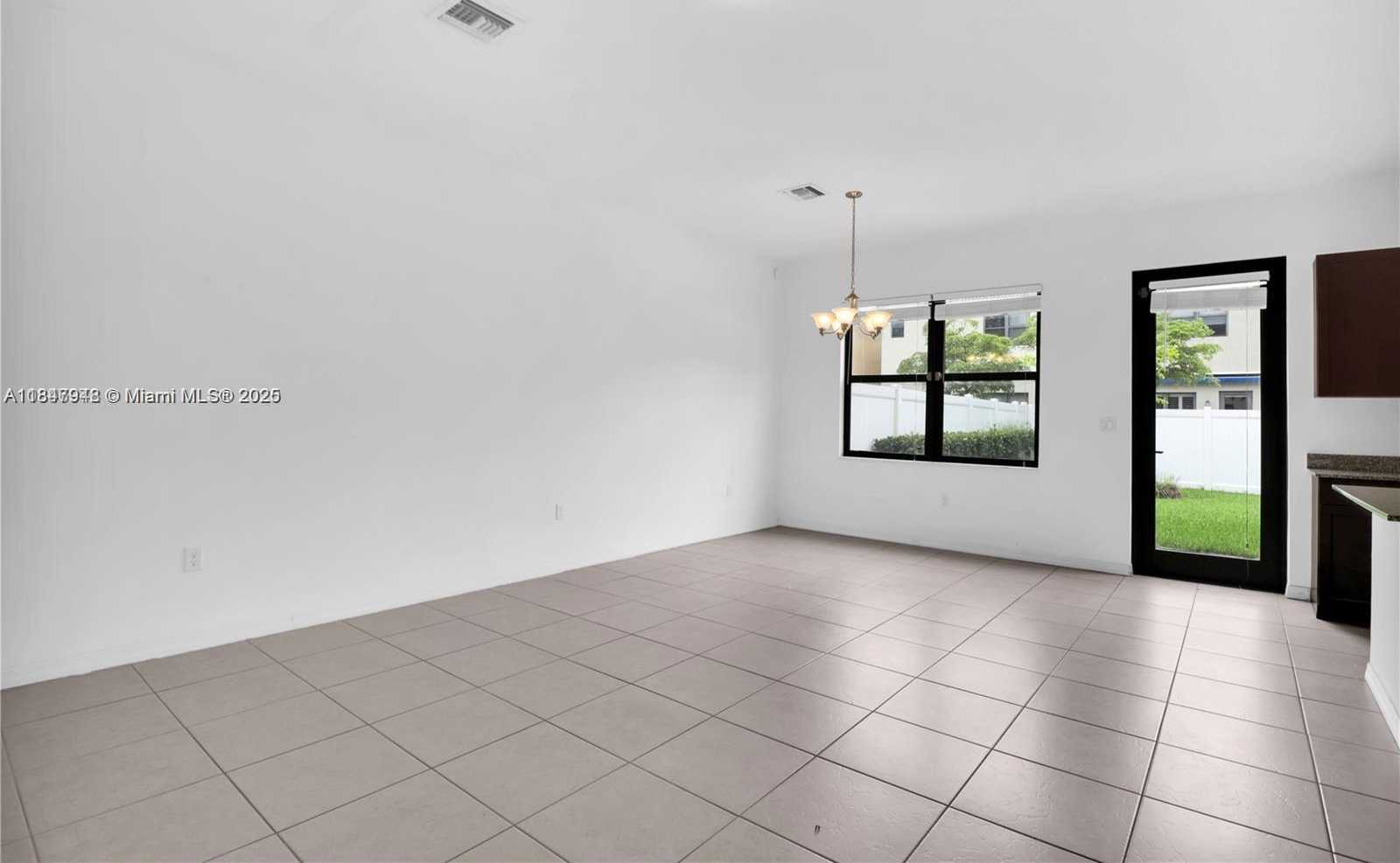 Small Image of 673 NORTH EAST 191ST ST, Miami Number 14