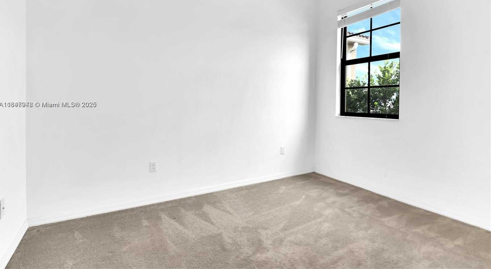 Small Image of 673 NORTH EAST 191ST ST, Miami Number 17