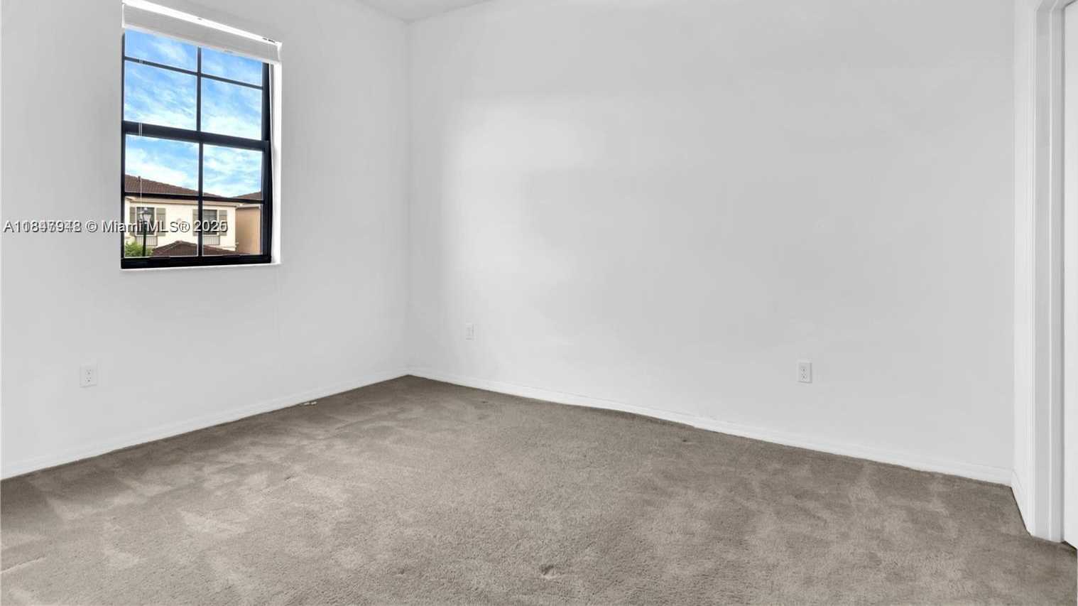 Small Image of 673 NORTH EAST 191ST ST, Miami Number 18