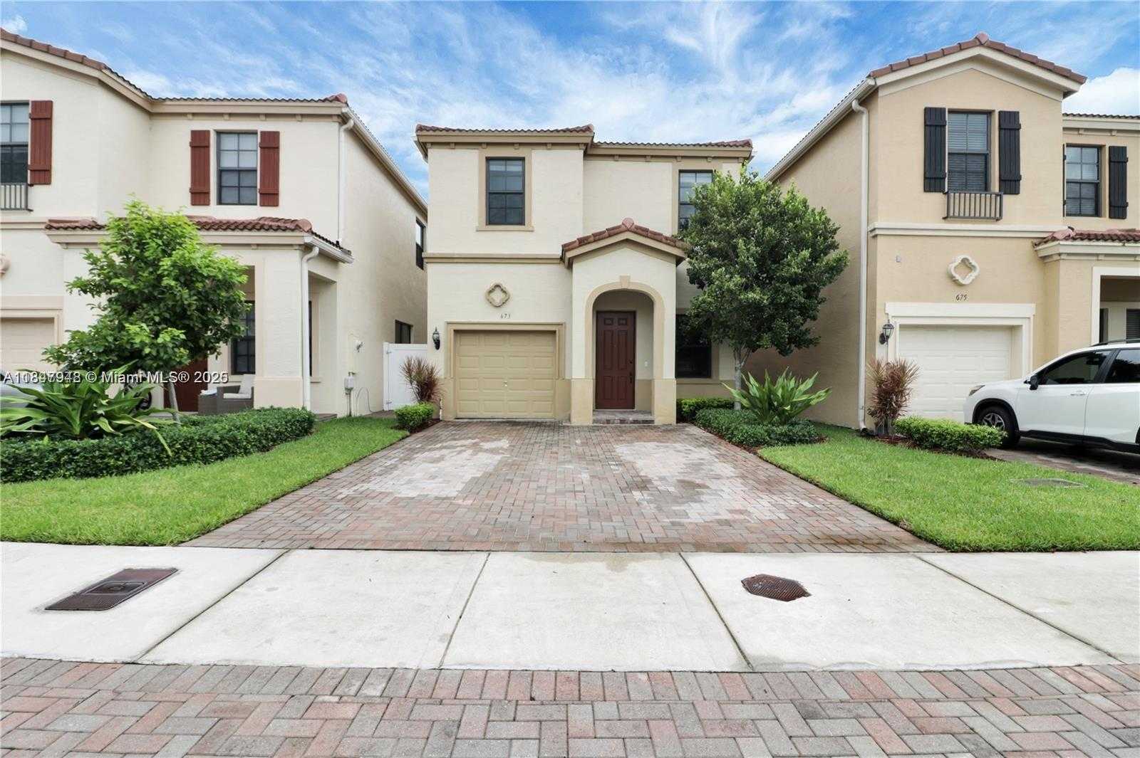 Small Image of 673 NORTH EAST 191ST ST, Miami Number 2