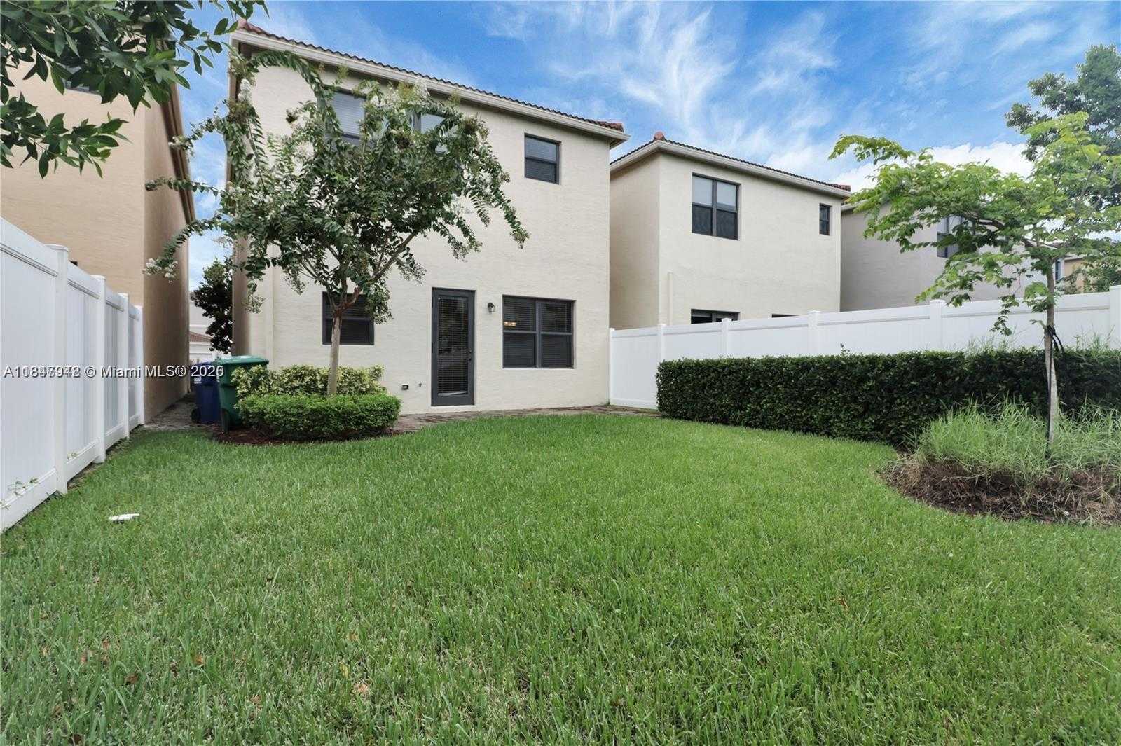 Small Image of 673 NORTH EAST 191ST ST, Miami Number 4