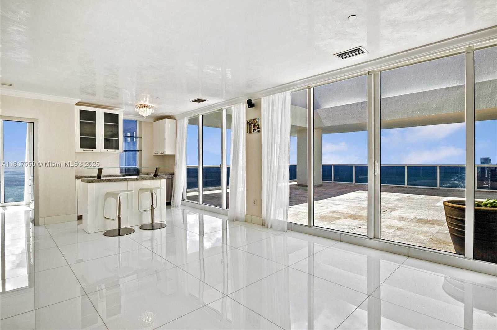 Small Image of 1830 SOUTH OCEAN DR #PH-5102, Hallandale Beach Number 25
