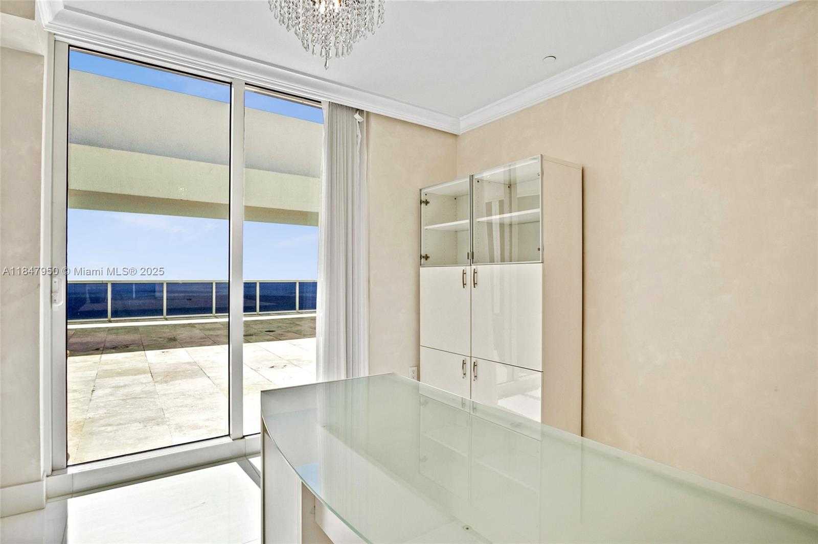Small Image of 1830 SOUTH OCEAN DR #PH-5102, Hallandale Beach Number 31