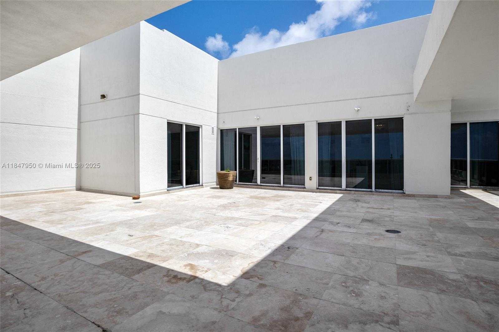 Small Image of 1830 SOUTH OCEAN DR #PH-5102, Hallandale Beach Number 36
