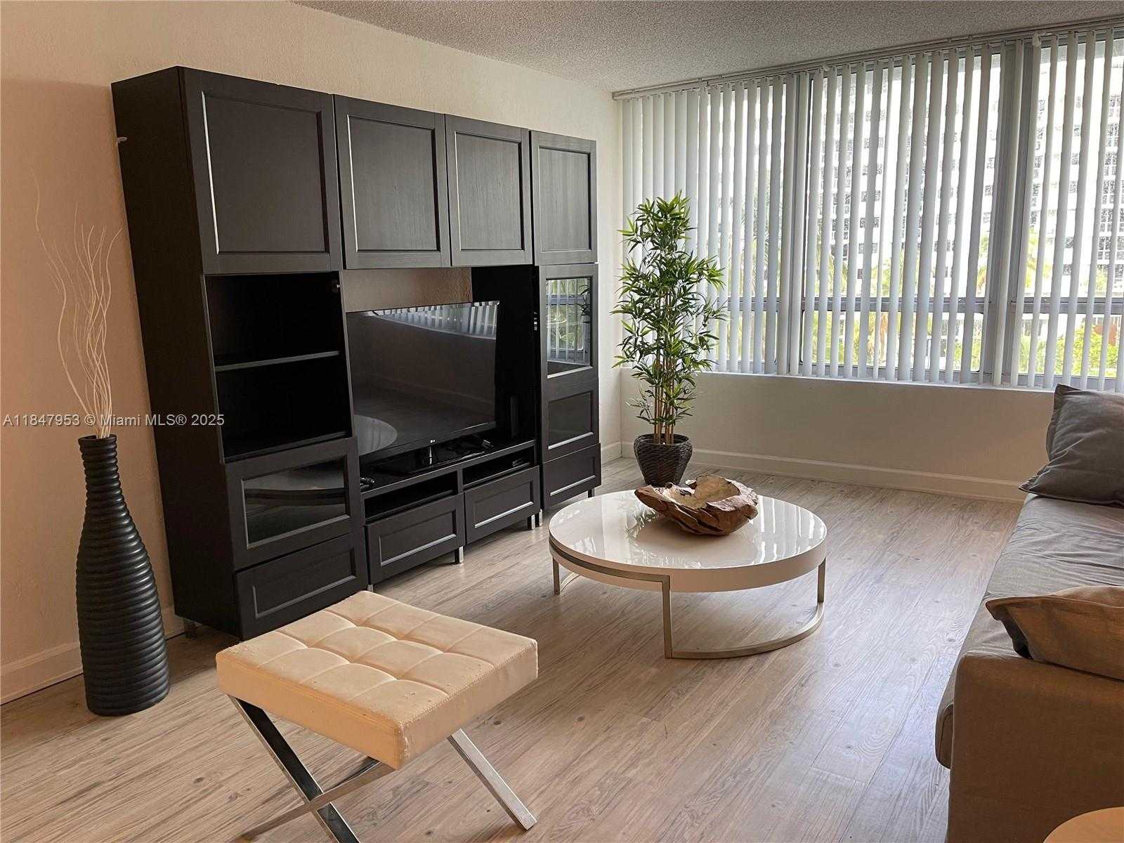 Small Image of 1500 BAY RD #454S, Miami Beach Number 2