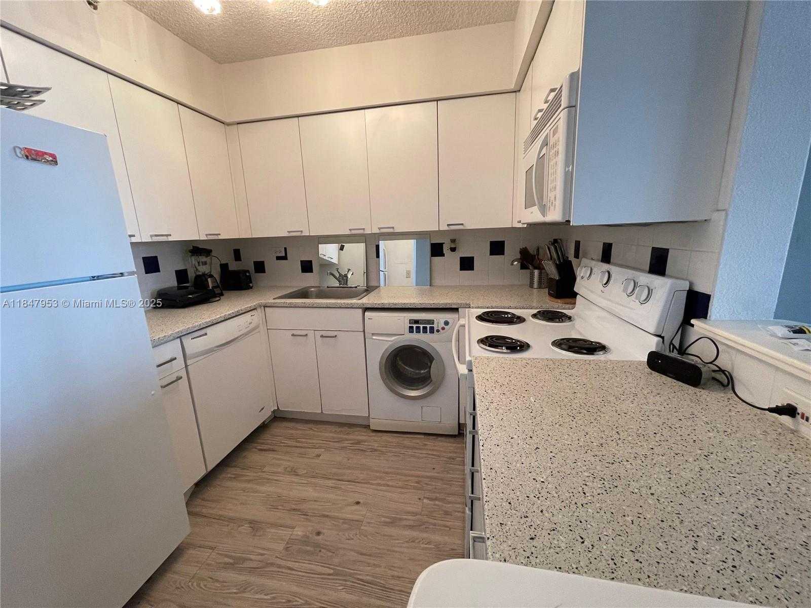 Small Image of 1500 BAY RD #454S, Miami Beach Number 5