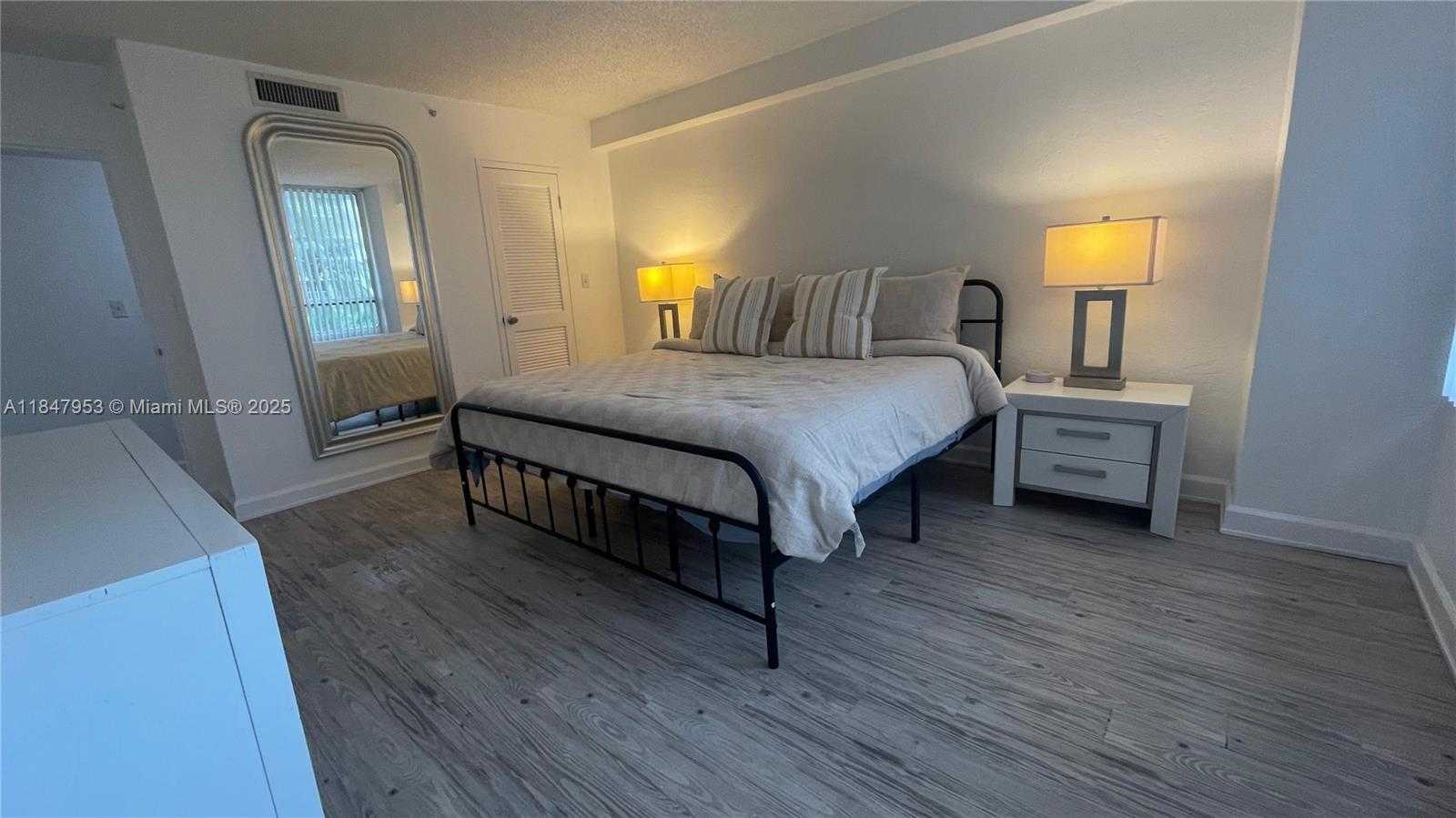 Small Image of 1500 BAY RD #454S, Miami Beach Number 8