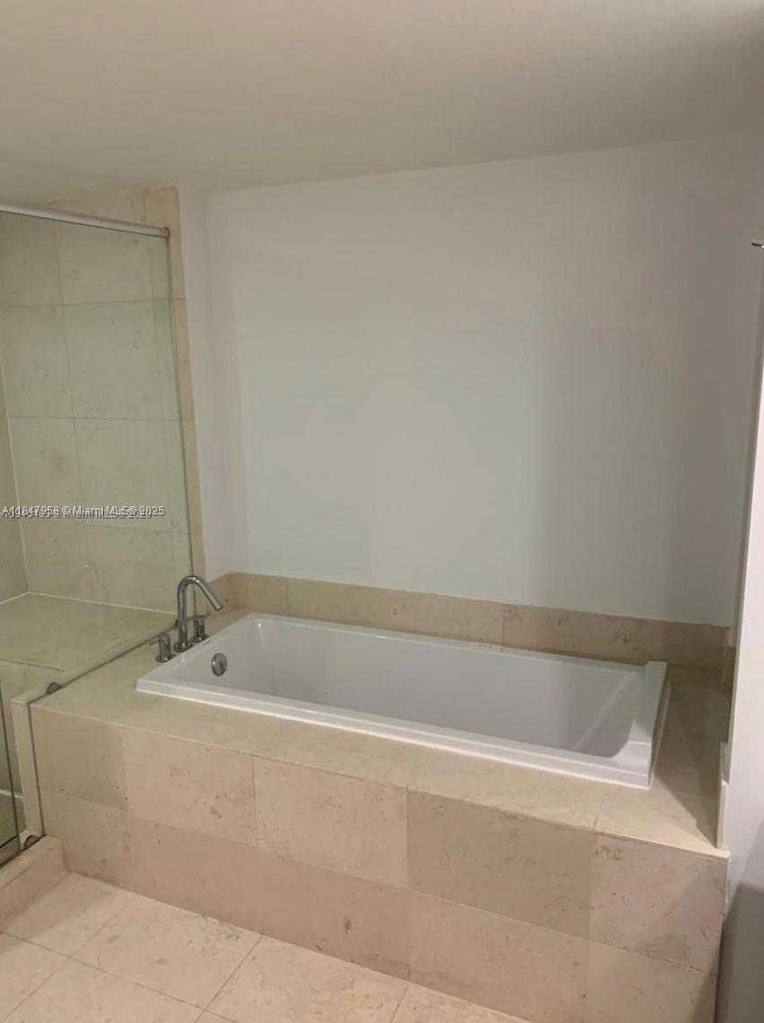 Small Image of 495 BRICKELL AVE #BAY706, Miami Number 17
