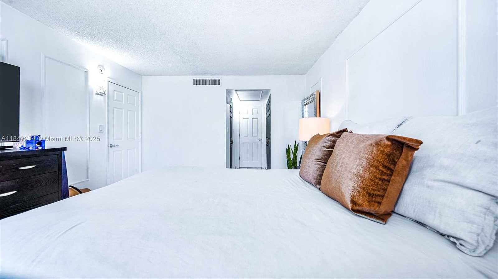 Small Image of 6770 INDIAN CREEK DR #7B, Miami Beach Number 17