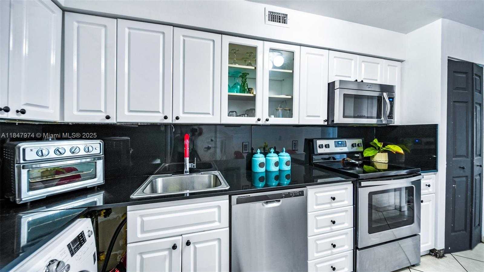 Small Image of 6770 INDIAN CREEK DR #7B, Miami Beach Number 22