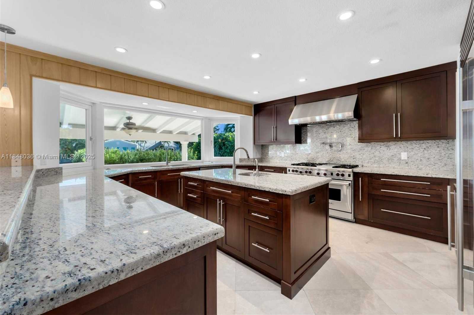Small Image of 12511 RAMIRO ST, Coral Gables Number 4