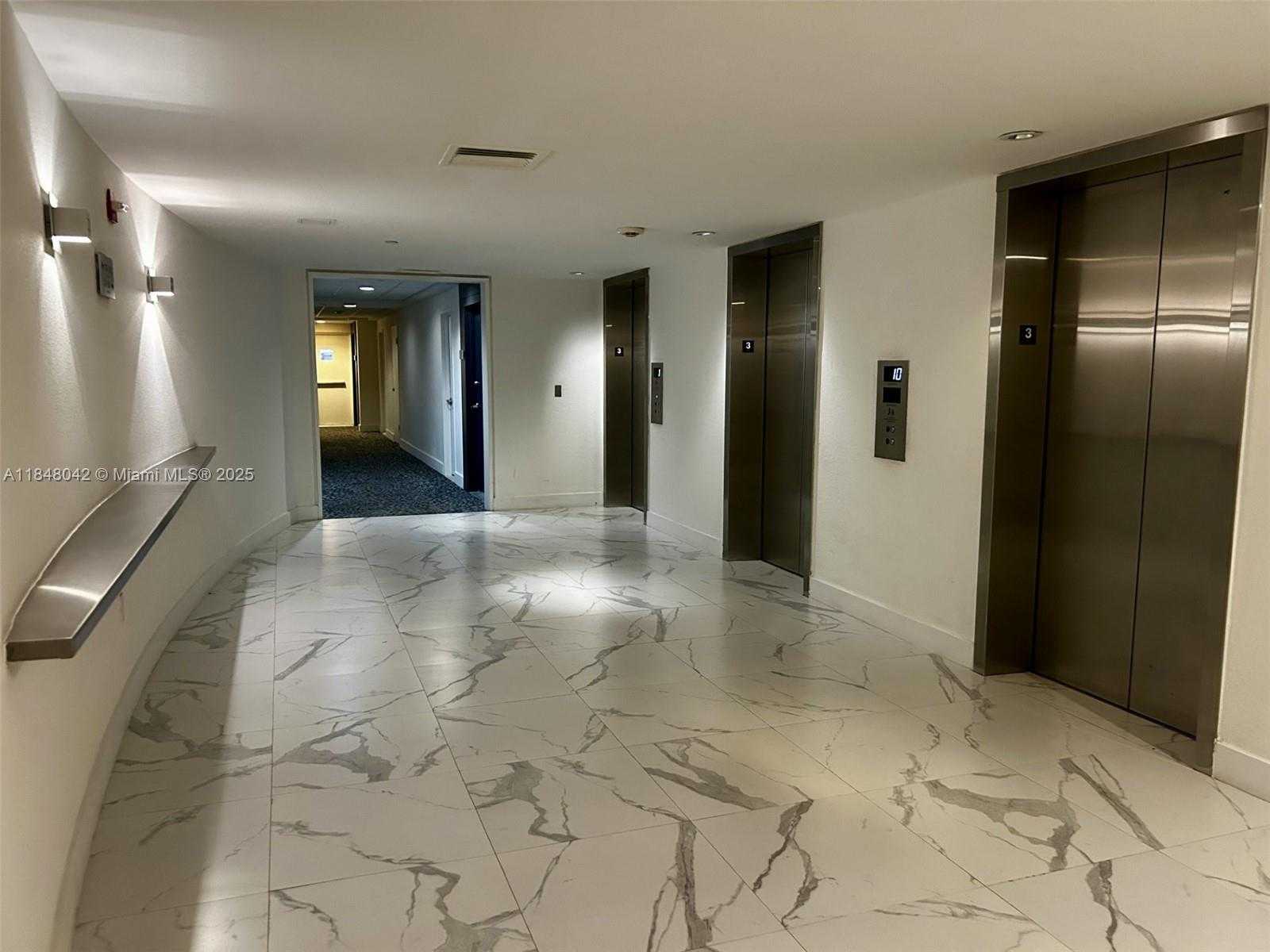 Small Image of 1000 WEST AVE #320, Miami Beach Number 12