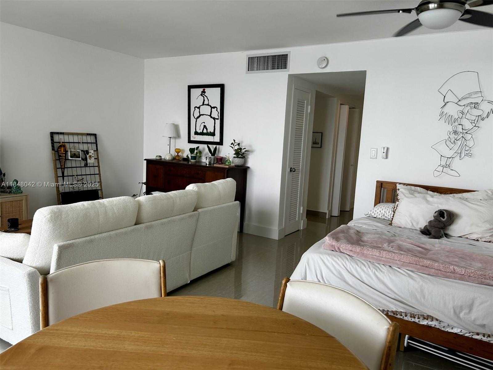 Small Image of 1000 WEST AVE #320, Miami Beach Number 2