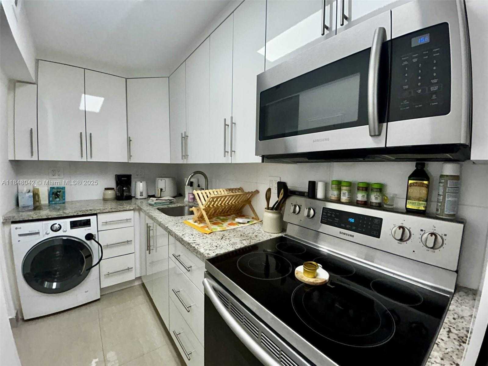 Small Image of 1000 WEST AVE #320, Miami Beach Number 4