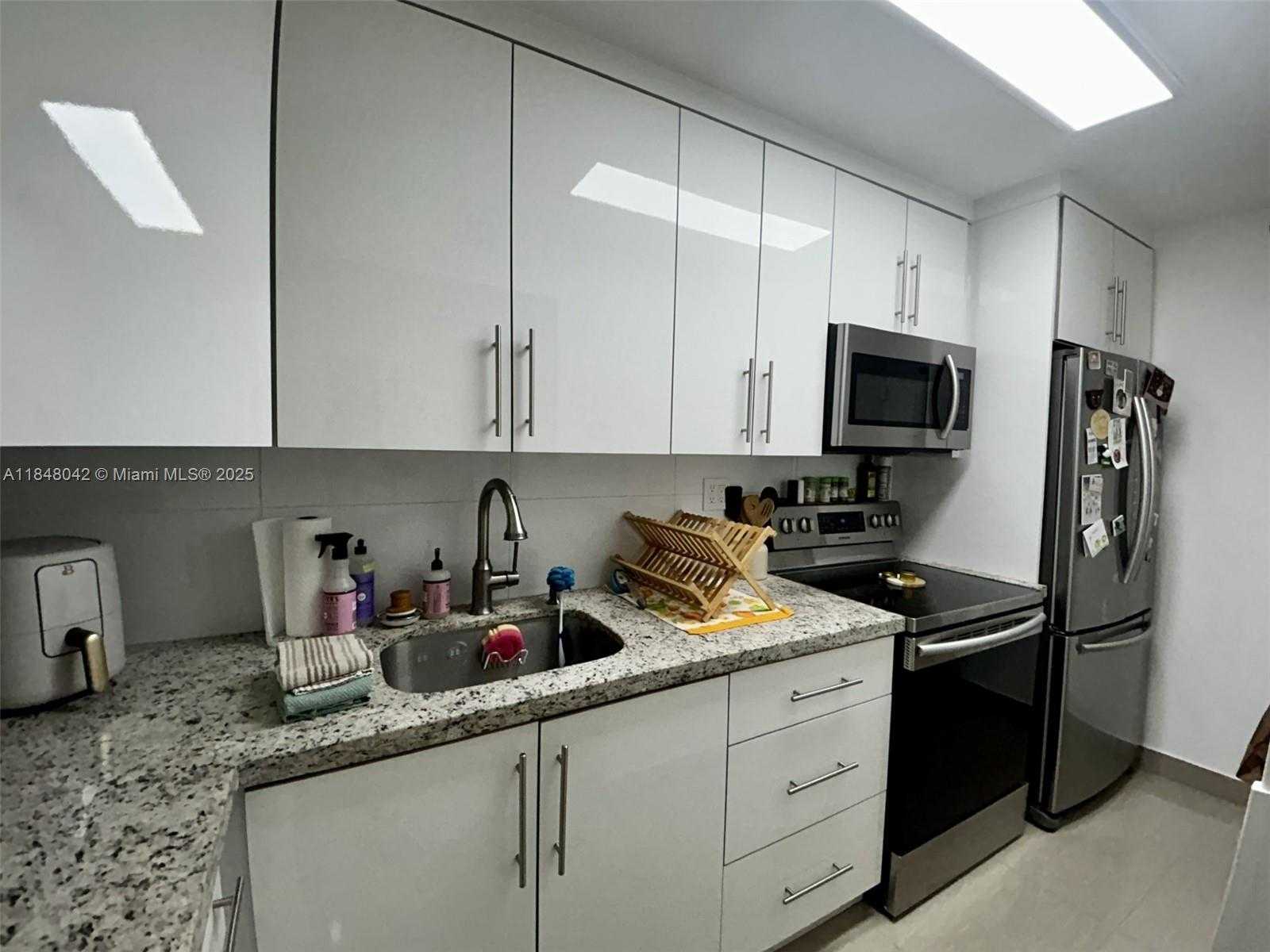 Small Image of 1000 WEST AVE #320, Miami Beach Number 5