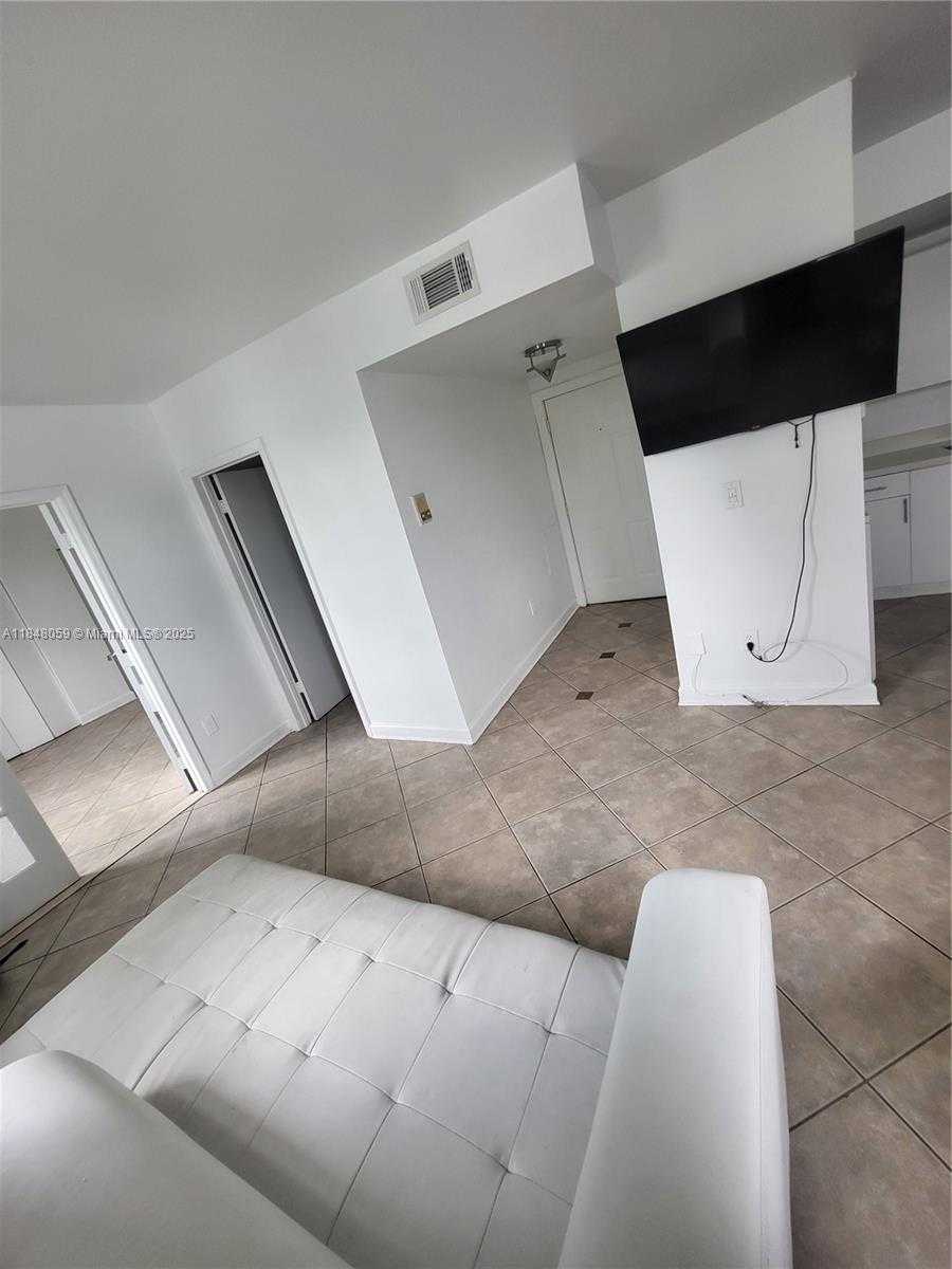 Small Image of 1008 JEFFERSON AVE #303, Miami Beach Number 4