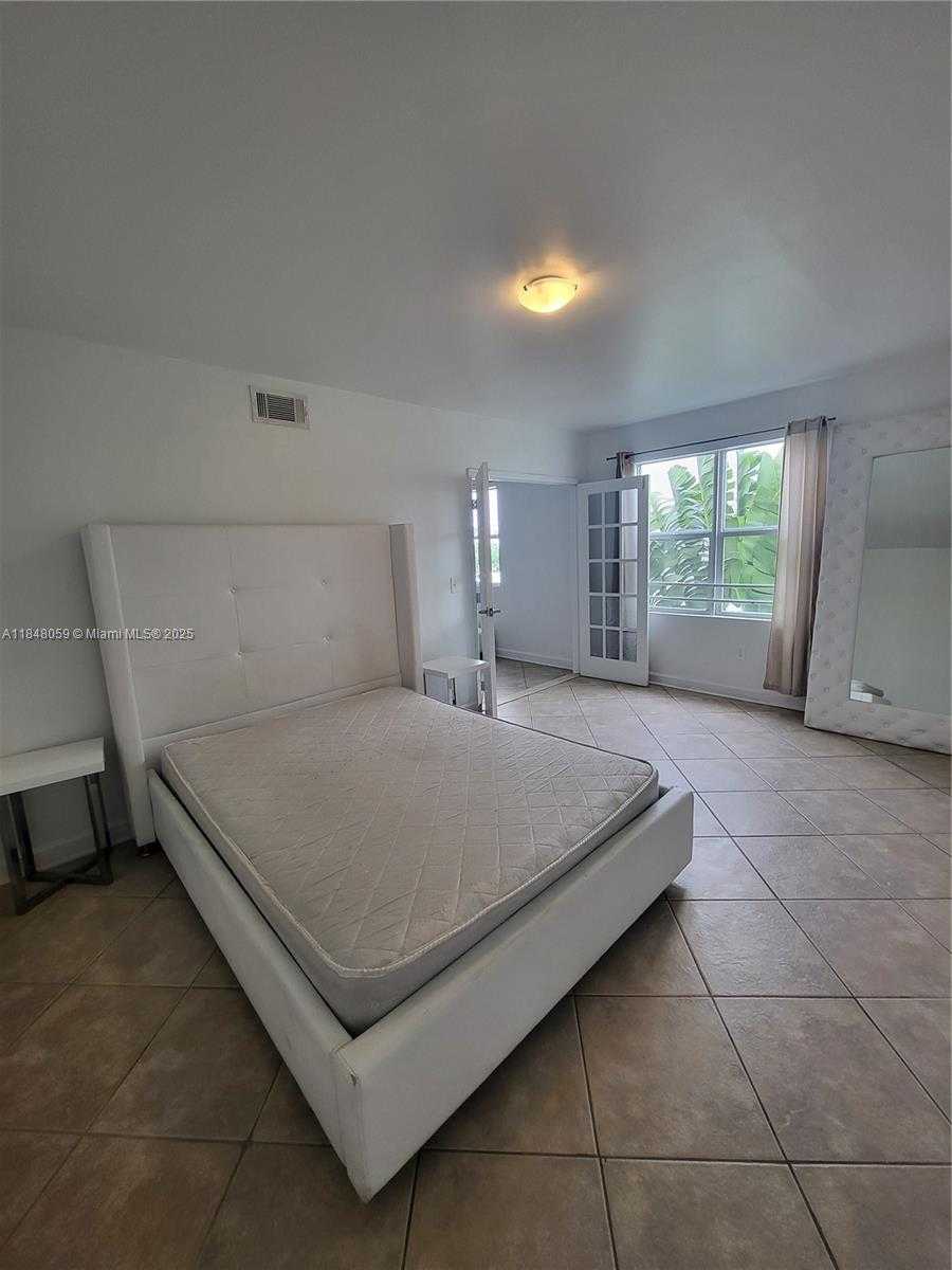 Small Image of 1008 JEFFERSON AVE #303, Miami Beach Number 6