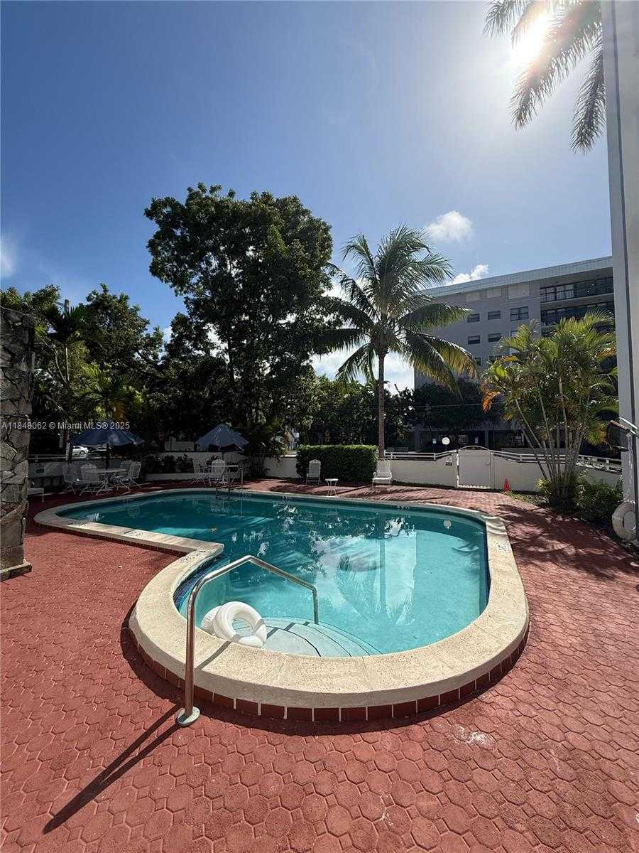 Small Image of 1075 93RD ST #206, Bay Harbor Islands Number 4