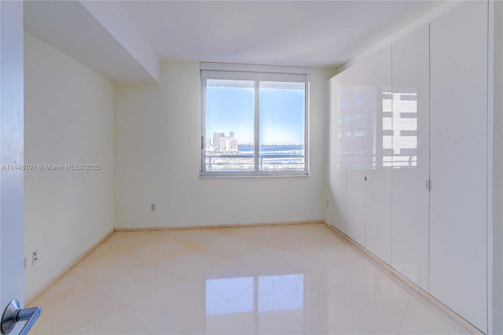 Small Image of 325 SOUTH BISCAYNE BLVD #2418, Miami Number 11