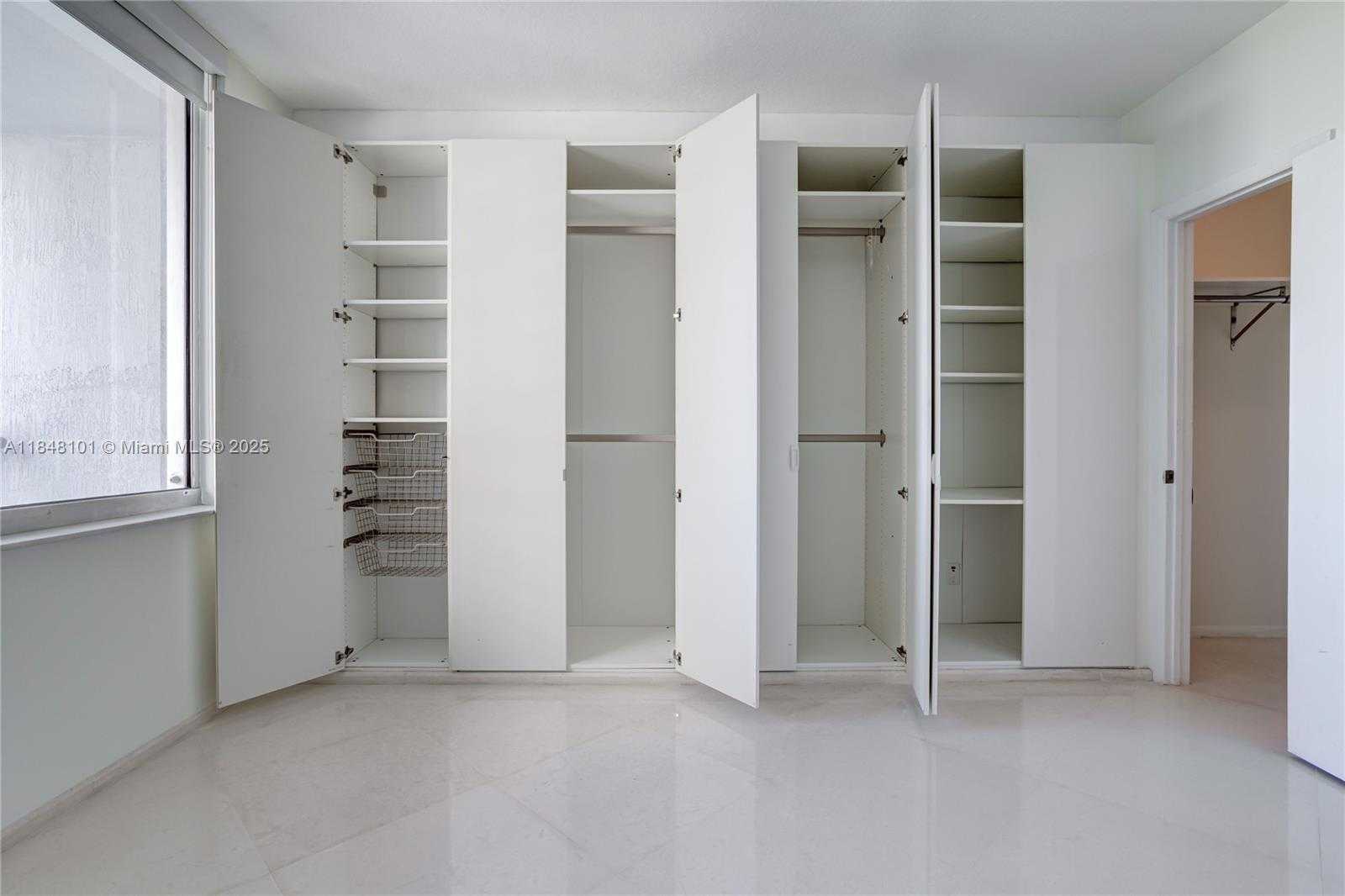 Small Image of 325 SOUTH BISCAYNE BLVD #2418, Miami Number 14