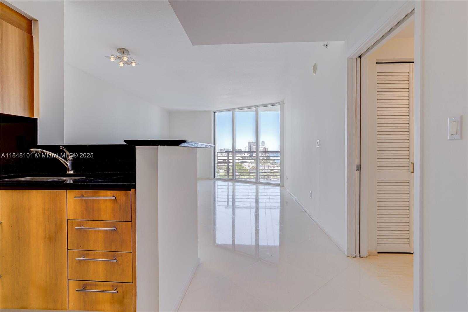 Small Image of 325 SOUTH BISCAYNE BLVD #2418, Miami Number 3