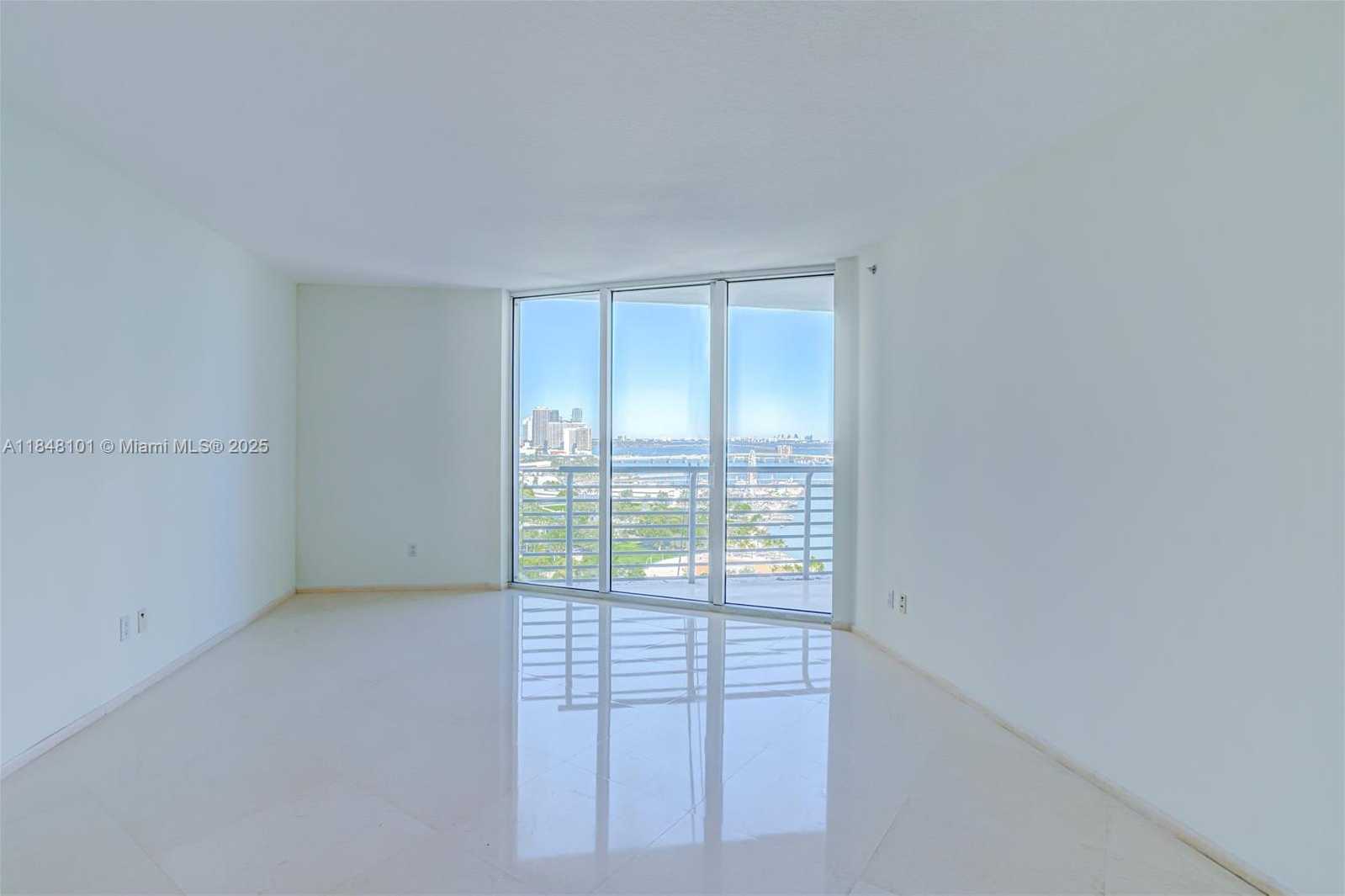 Small Image of 325 SOUTH BISCAYNE BLVD #2418, Miami Number 5