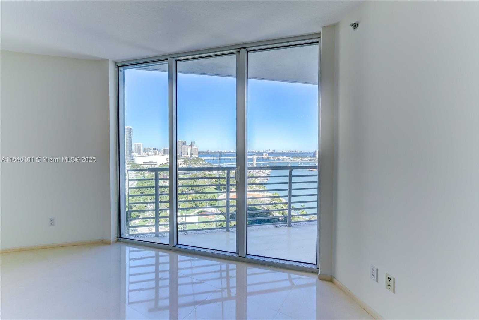 Small Image of 325 SOUTH BISCAYNE BLVD #2418, Miami Number 8