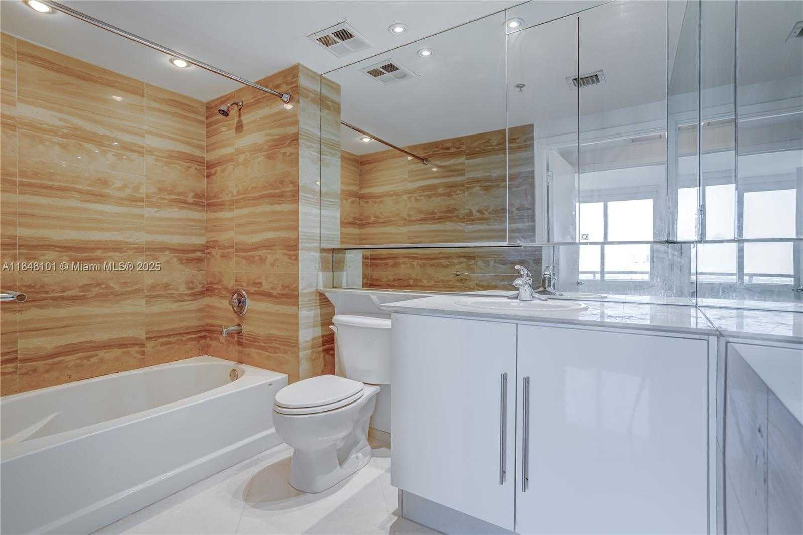 Small Image of 325 SOUTH BISCAYNE BLVD #2418, Miami Number 9