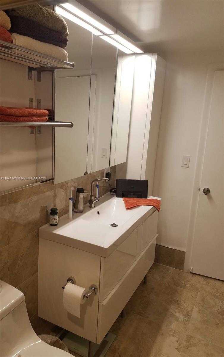 Small Image of 9371 FONTAINEBLEAU BLVD #I208, Miami Number 10